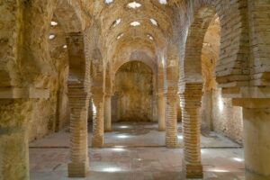 Los Baños Árabes en España: Hammams, Higiene y Vida Social en Al-Ándalus