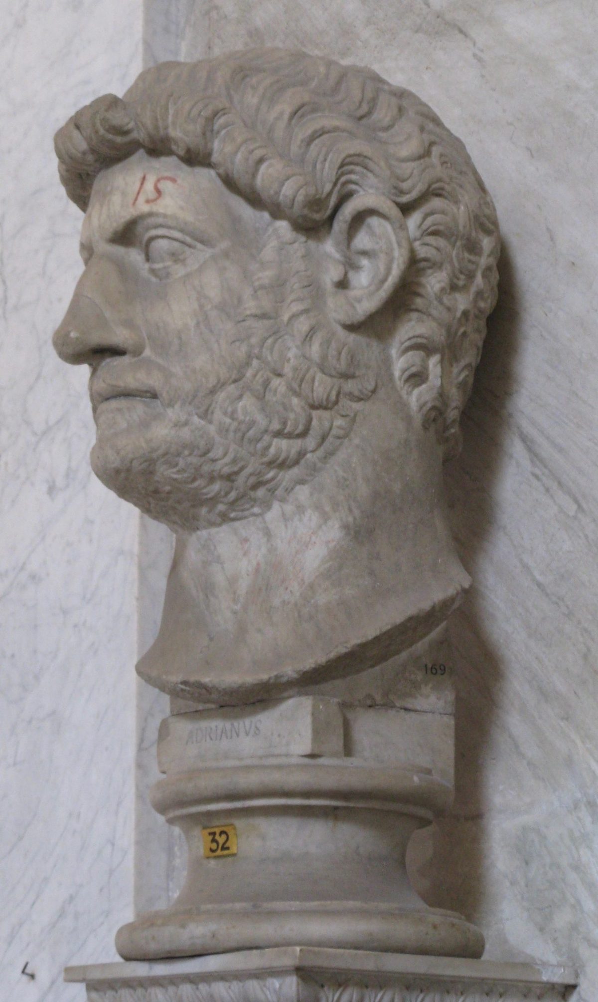 Busto en mármol del emperador romano Adriano, nacido en Itálica (Hispania), conservado en el Museo Pio-Clementino de los Museos Vaticanos