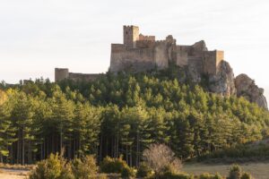 Cómo era la Vida en un Castillo Medieval Español: Señores, Soldados y Asedios