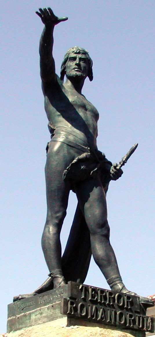 Estatua de bronce de Viriato, caudillo lusitano que combatió contra Roma, obra del escultor Eduardo Barrón en 1882, en la Plaza de Viriato de Zamora